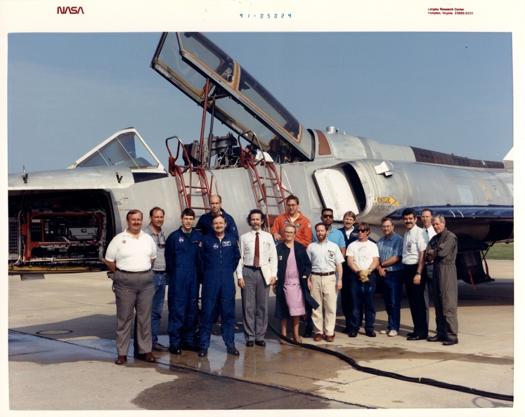 NASA Vortex Flap Team with 572516 in 1991.jpg