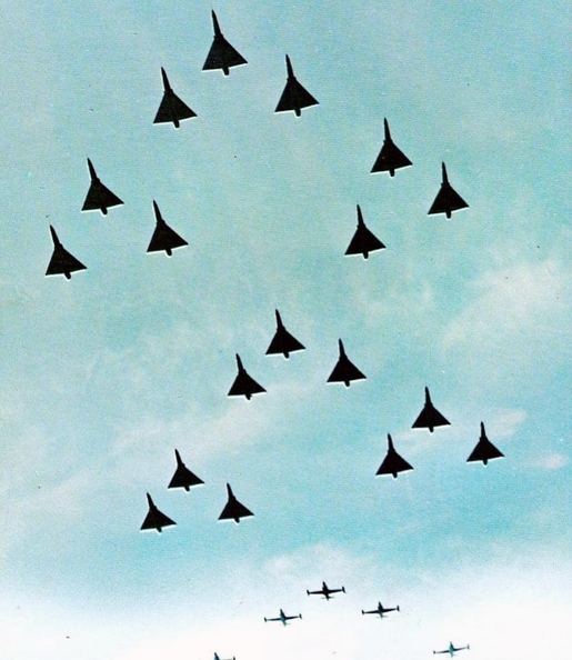 23-Ship 5FiS F-106 Formation with T-33.jpg