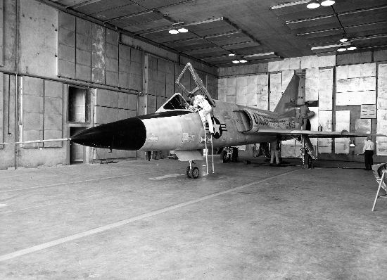 F-106-Production-Convair-Plant-Palmdale-2.jpg