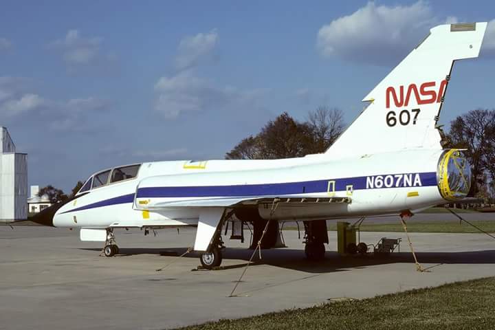 572507 NF-106B NASA N607NA.jpg