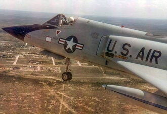 F-106A 194th FIS Fresno Gear Down  over Del Rio TX on final to Laughlin AFB